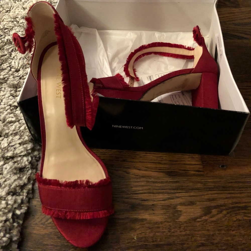 Gorgeous merlot Nine West sandals!
